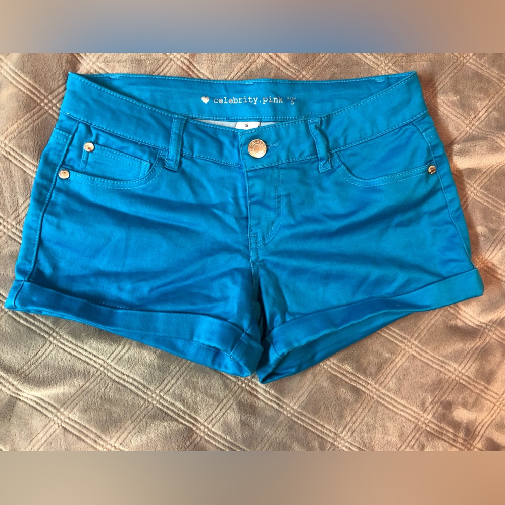 Blue button waist, cuffed shorts in bright blue - size 5